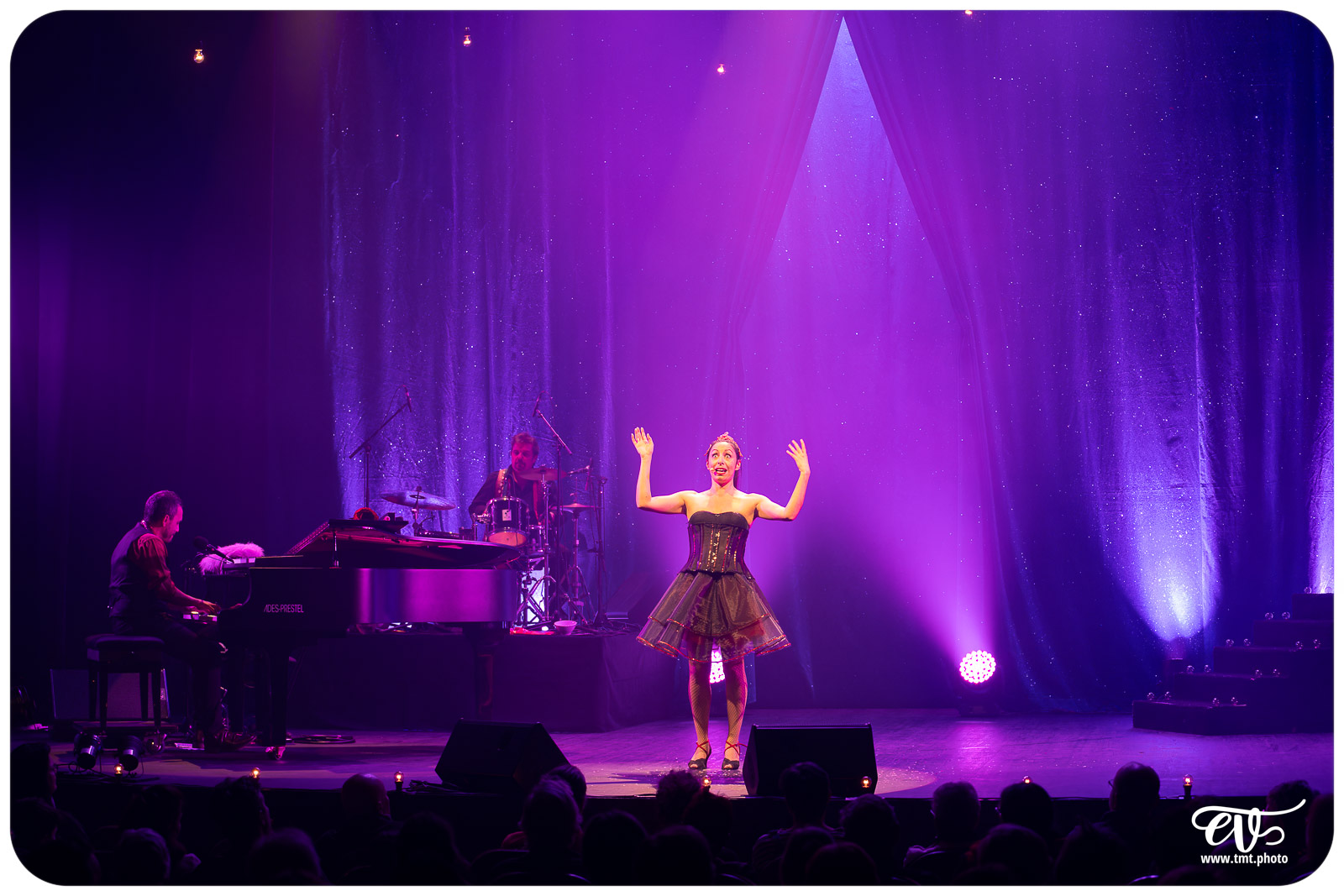 PLEIN FEU (CIE AVRIL EN SEPTEMBRE)